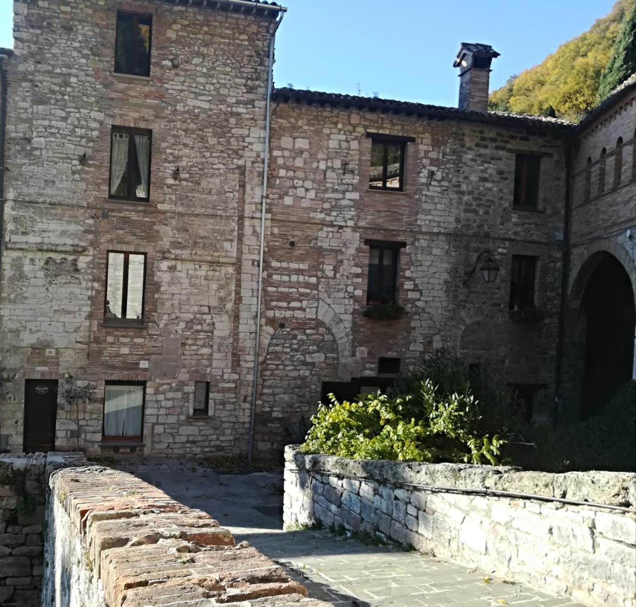 Civico 10 Hotell Gubbio Exteriör bild